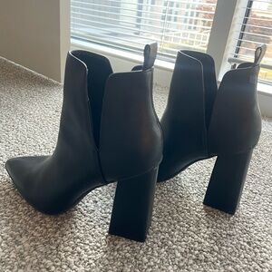 Women's Neima Pull On Booties-Black